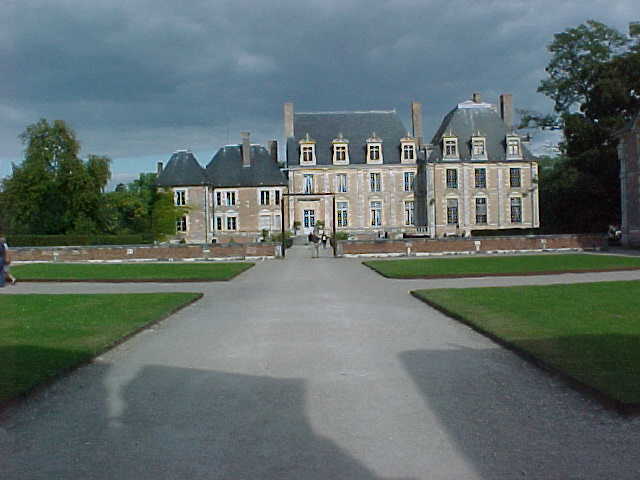 429 - CHATEAU PARFAITEMENT DISSYMETRIQUE.jpg